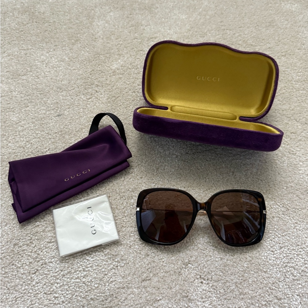 Gucci Elegant Brown Sunglasses - Picture 1 of 7